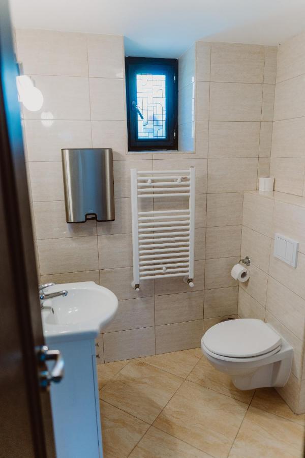 Vila Alsace Podu' Cu Lanturi Bacau Luaran gambar