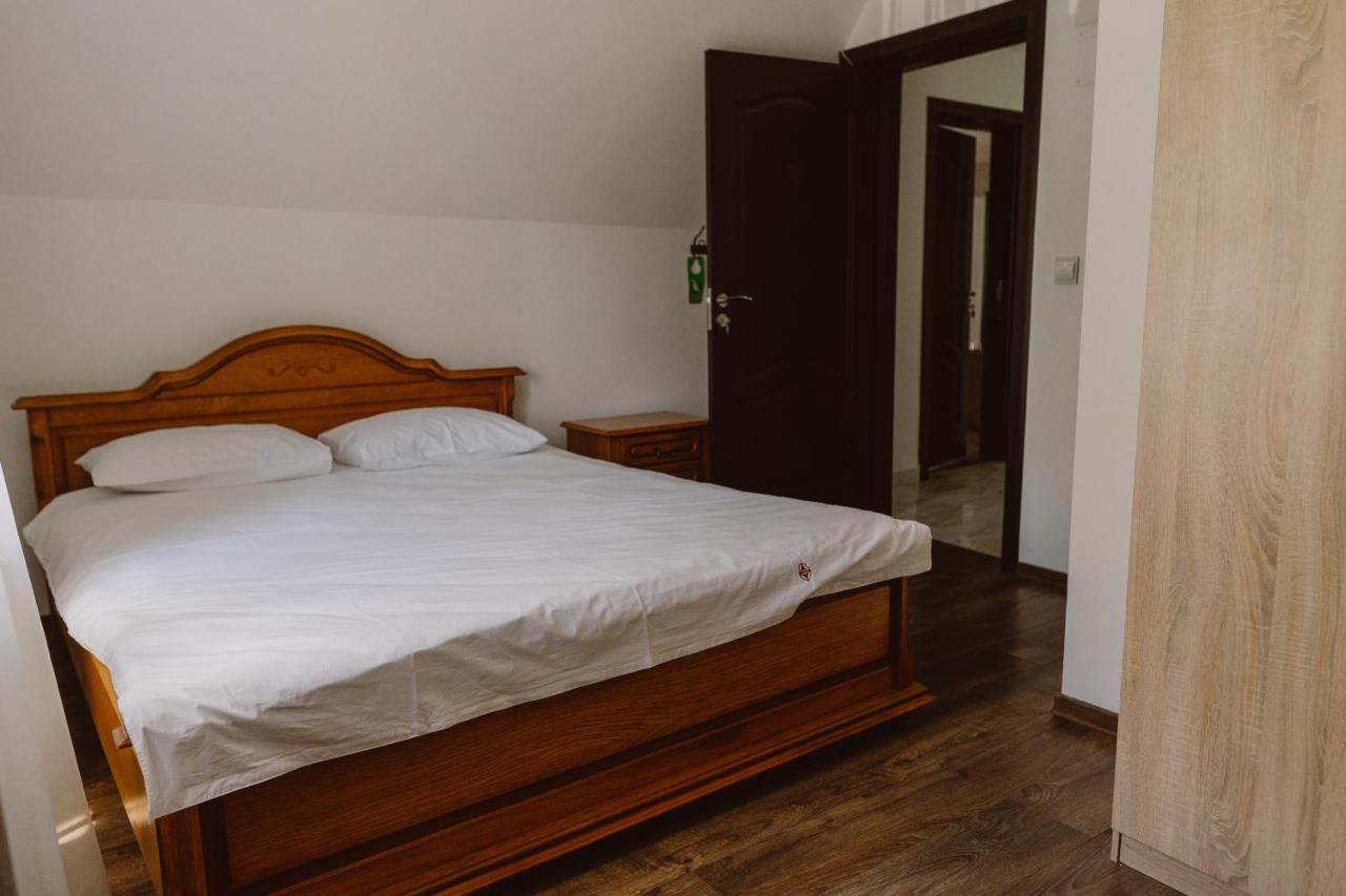 Vila Alsace Podu' Cu Lanturi Bacau Luaran gambar